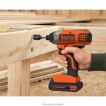 инструменти бг BLACK+DECKER 20v макс. свързване на захранване 1/4 инча само за безжичен ударен винтоверт V8R6ZD537