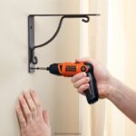 инструменти бг BLACK+DECKER акумулаторен винтоверт с въртяща се дръжка usb зарядно устройство и 2 накрайника с шестостенна опашка V8R6ZD566