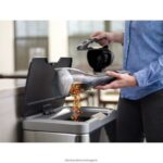 почистване бг BLACK+DECKER литиево-йонна безжична ръчна прахосмукачка V8R6ZD28 - Image 8